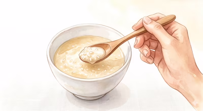 手作り甘酒をスプーンですくって味見しようとしている場面のイラスト